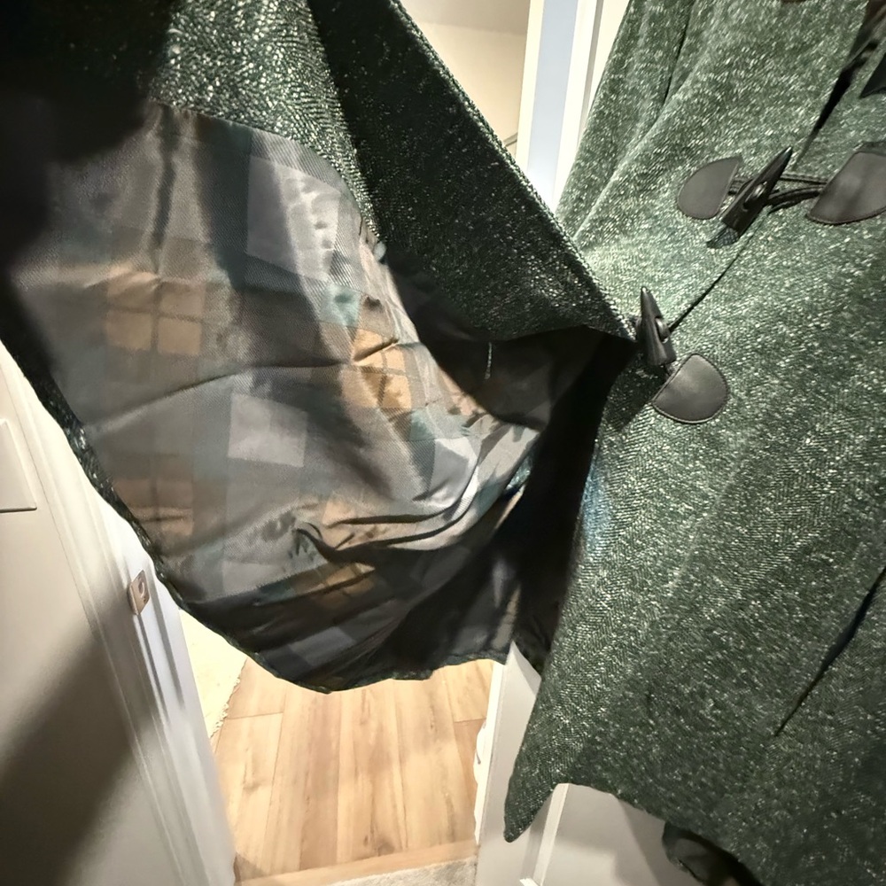 Outlander Torrid Dark Green Hooded Cape with Toggle Closures - Picture 3 of 4